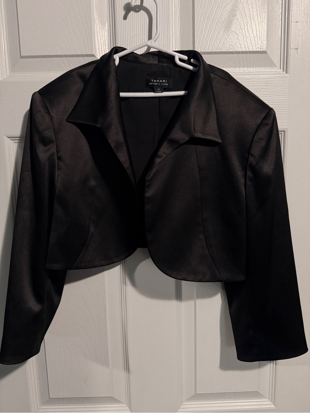 Women’s Tahari Black Cropped Satin Blazer Size - 12